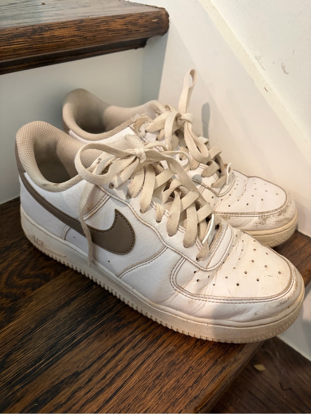 nikes w/ brown swoop womens 8